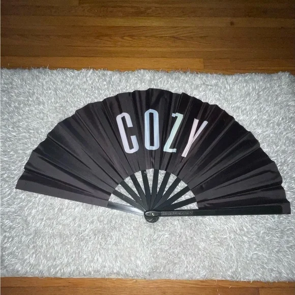 Beyonce Renaissance Movie Merchandise COZY Fan 2023 - Picture 4 of 7